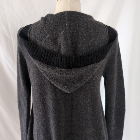 Subtle Luxury Fuzzy Cashmere V-Neck Flare Hoodie - Picture 9 of 13
